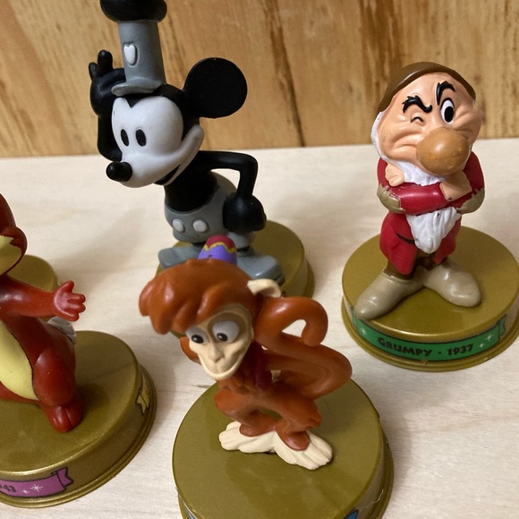 Lot of 7 McDonald’s 100 Years of Magic Disney Toys - Picture 5 of 6